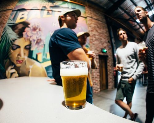 balter-brewing-currumbin-men-talking-and-drinking-beer-at-the-bar